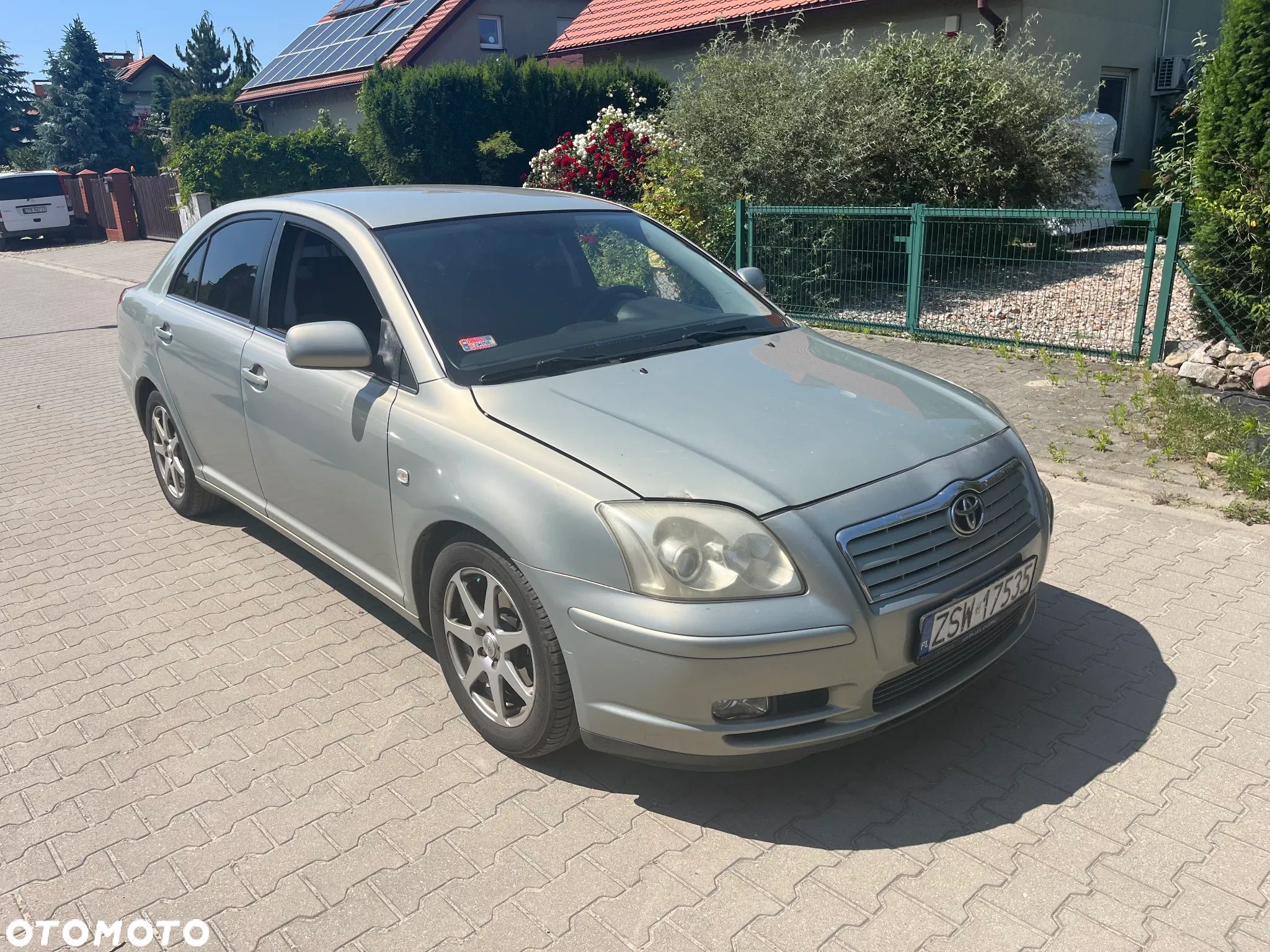 Toyota Avensis 1.8 VVT-i Sol - 1