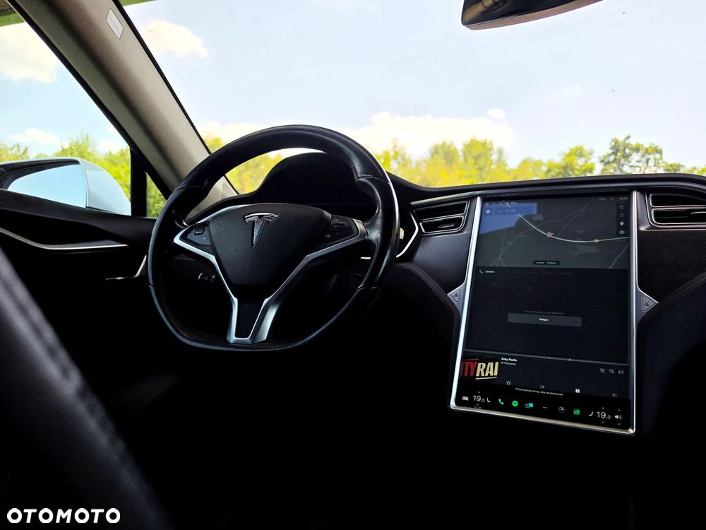 Tesla Model S - 25