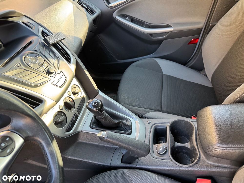 Ford Focus 1.6 Trend - 16