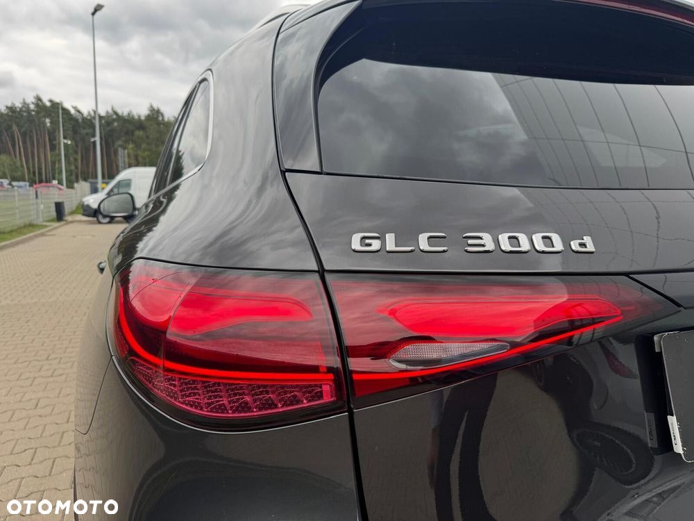 Mercedes-Benz GLC - 12