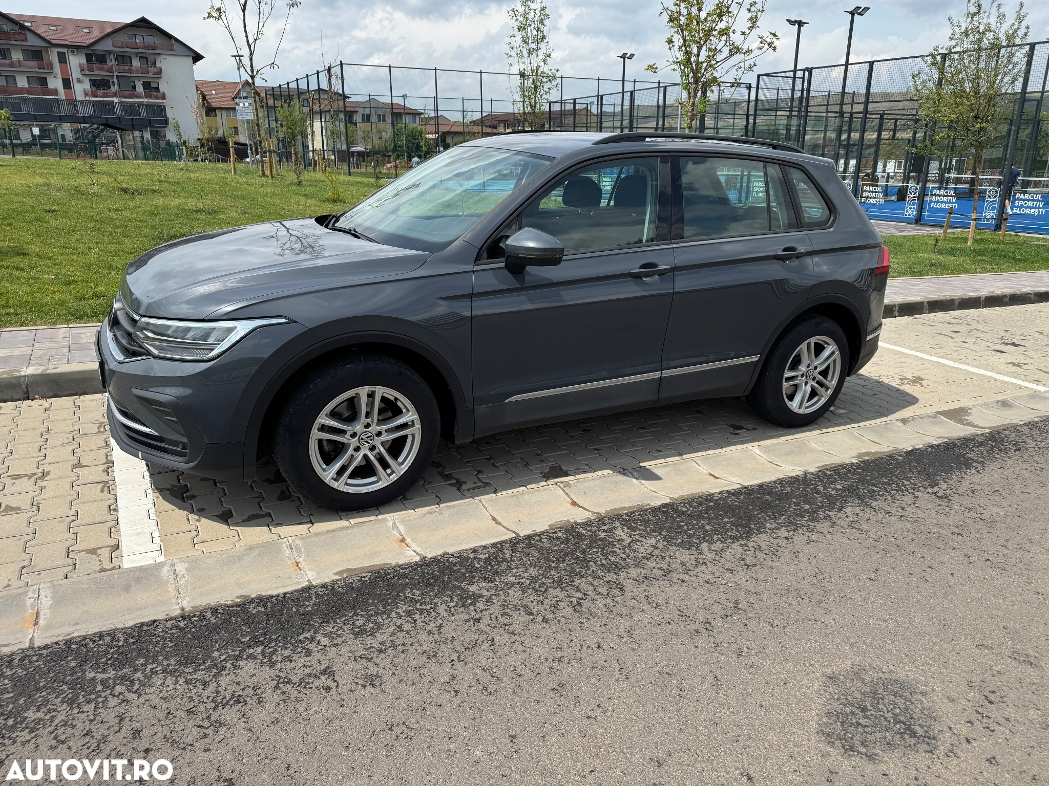 Volkswagen Tiguan 2.0 TDI DSG Life - 23