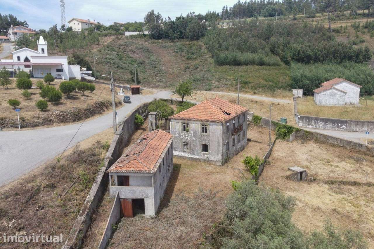 Quinta com duas casas independentes para restaurar e poço - Grande imagem: 3/50