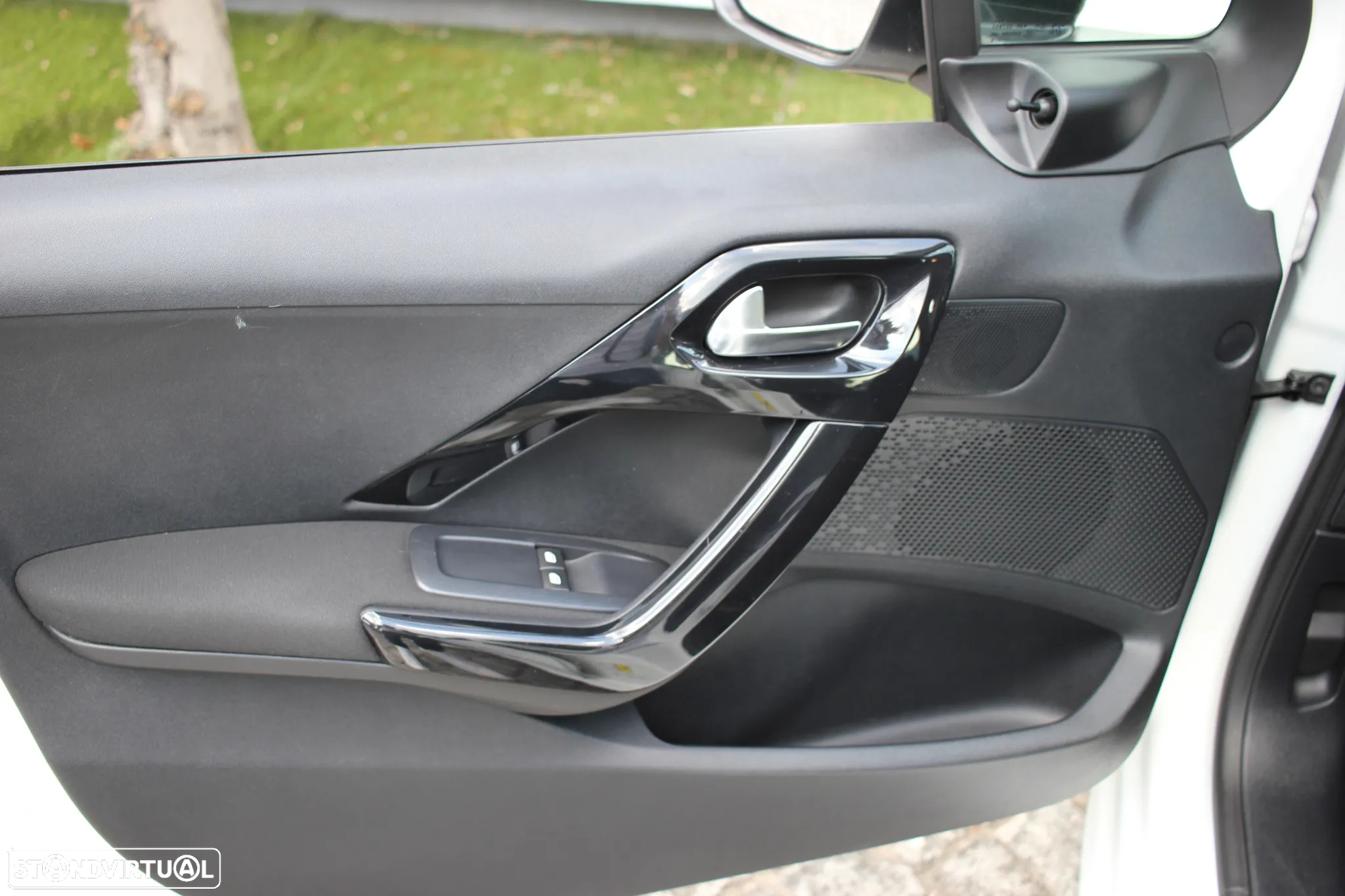 Peugeot 208 - 10
