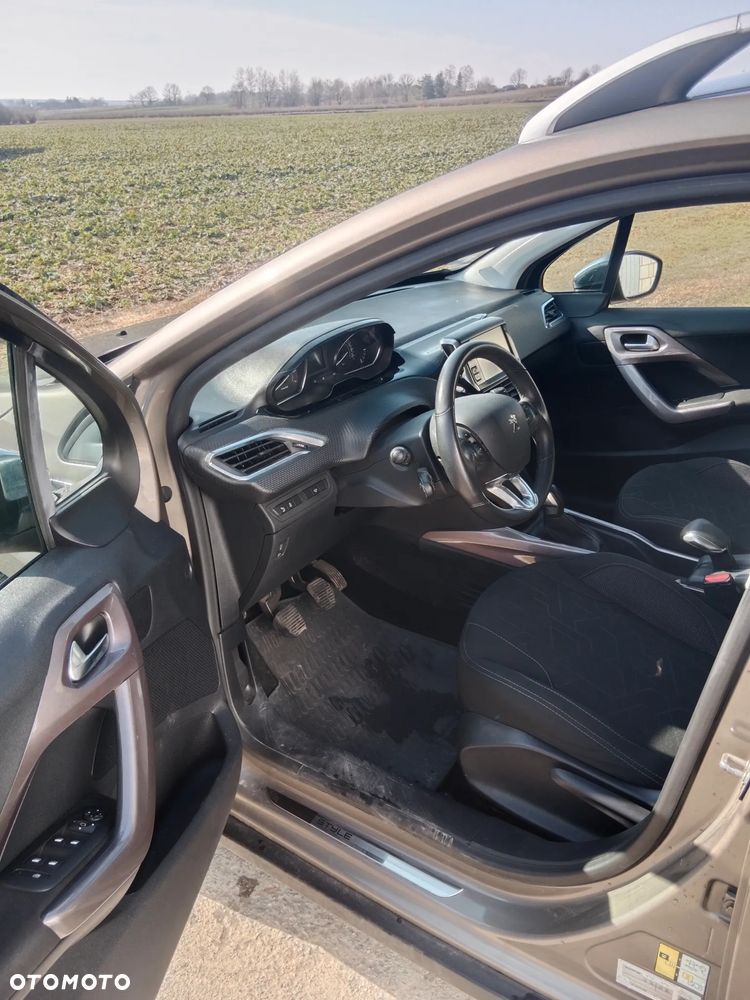 Peugeot 2008 1.2 Pure Tech Style - 7