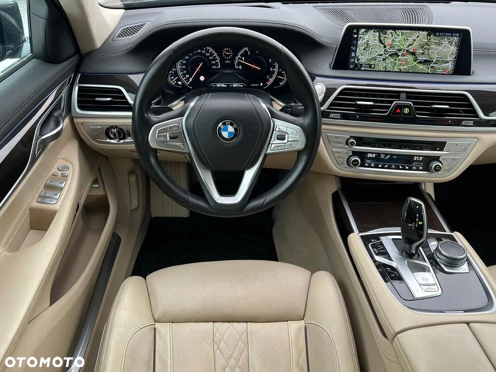 BMW Seria 7 750i xDrive - 16