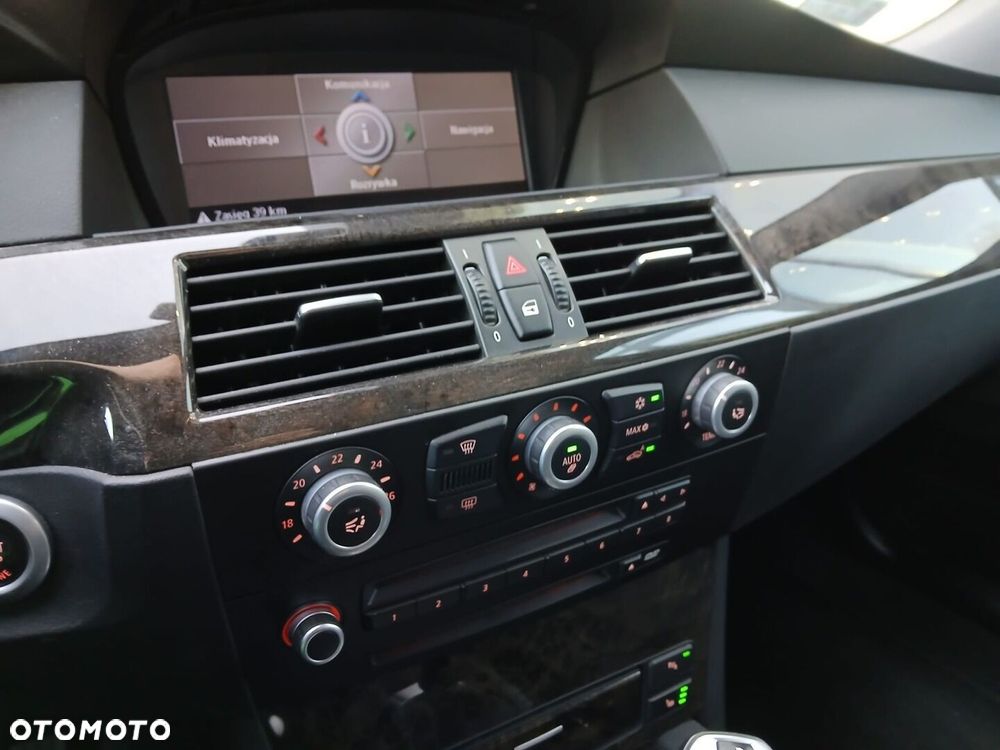 BMW Seria 5 540i - 22