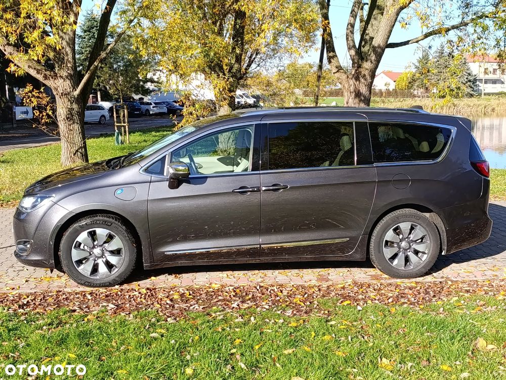 Chrysler Pacifica - 4