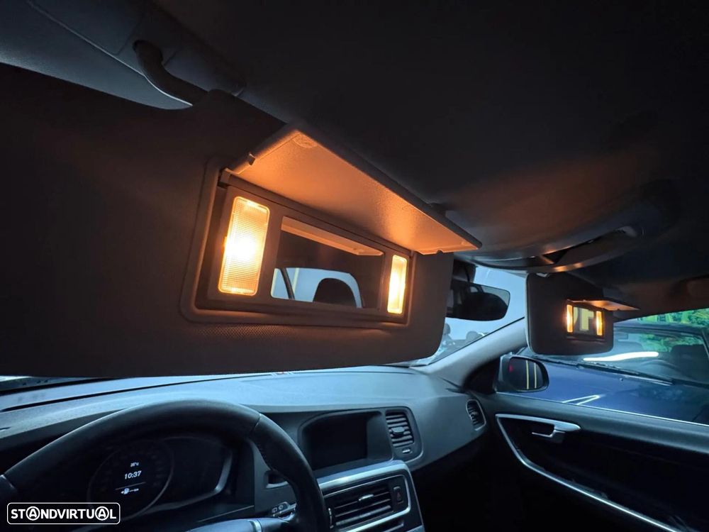 Volvo V60 2.0 D2 Summum Geartronic - 29
