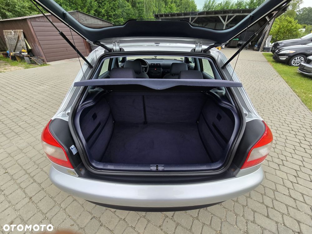 Audi A3 Sportback 1.6 Ambiente - 16