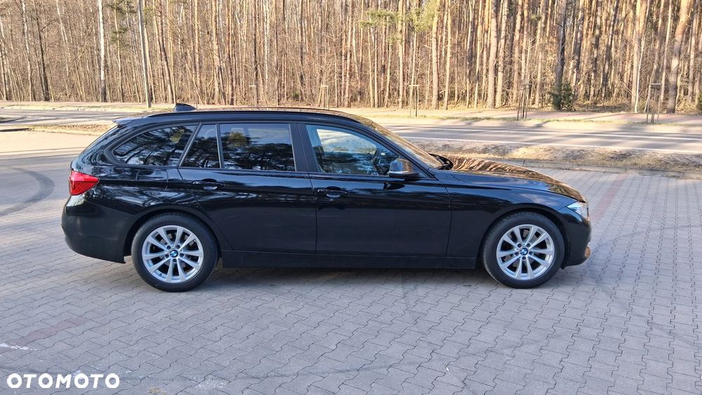 BMW Seria 3 330i xDrive - 4