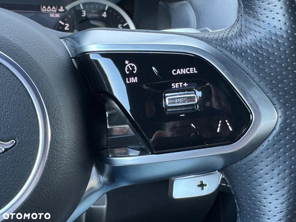 Jaguar XE 2.0 P300 AWD R-Dynamic SE - 20