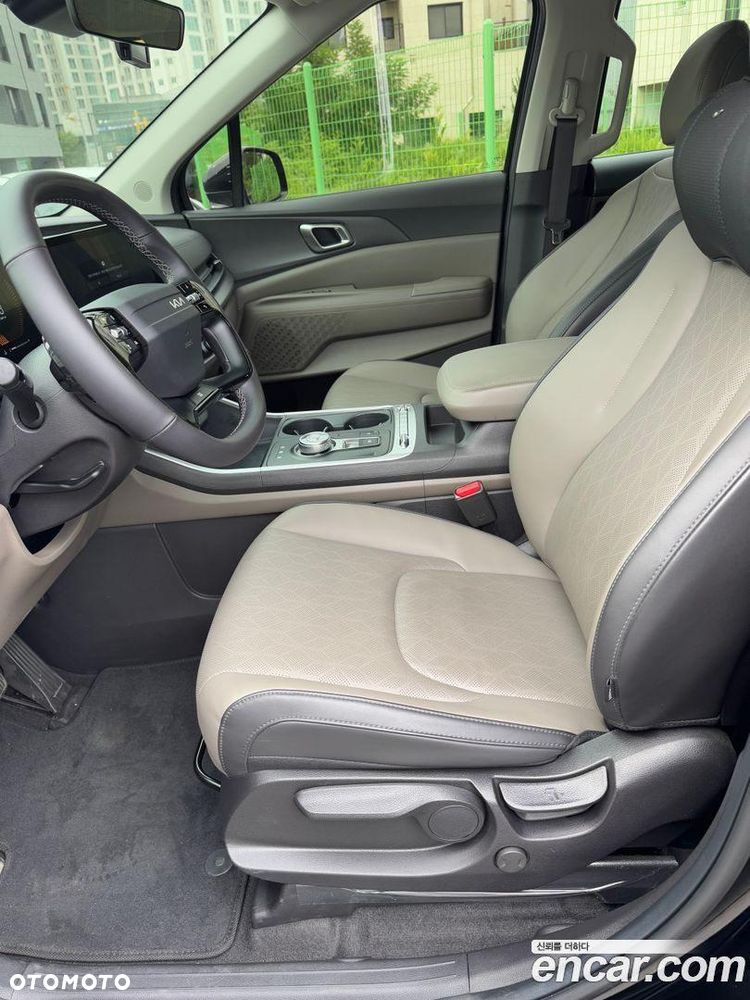 Kia Carnival - 9