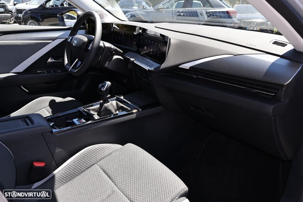 Opel Astra Sports Tourer 1.2 T Edition - 11