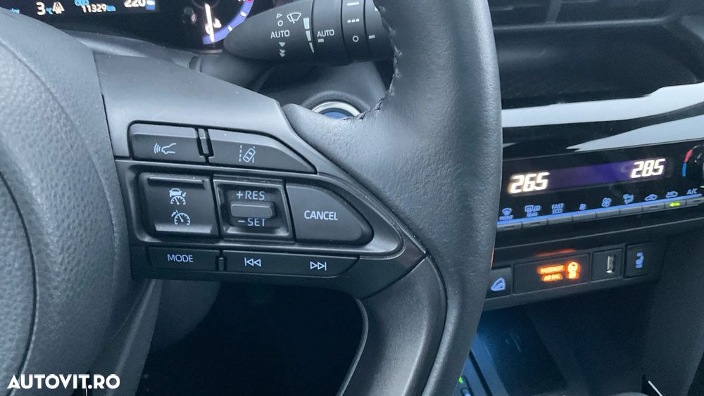 Toyota Yaris Cross 1.5 VVT-i HSD 130 4x4 HEV Exclusive - 28