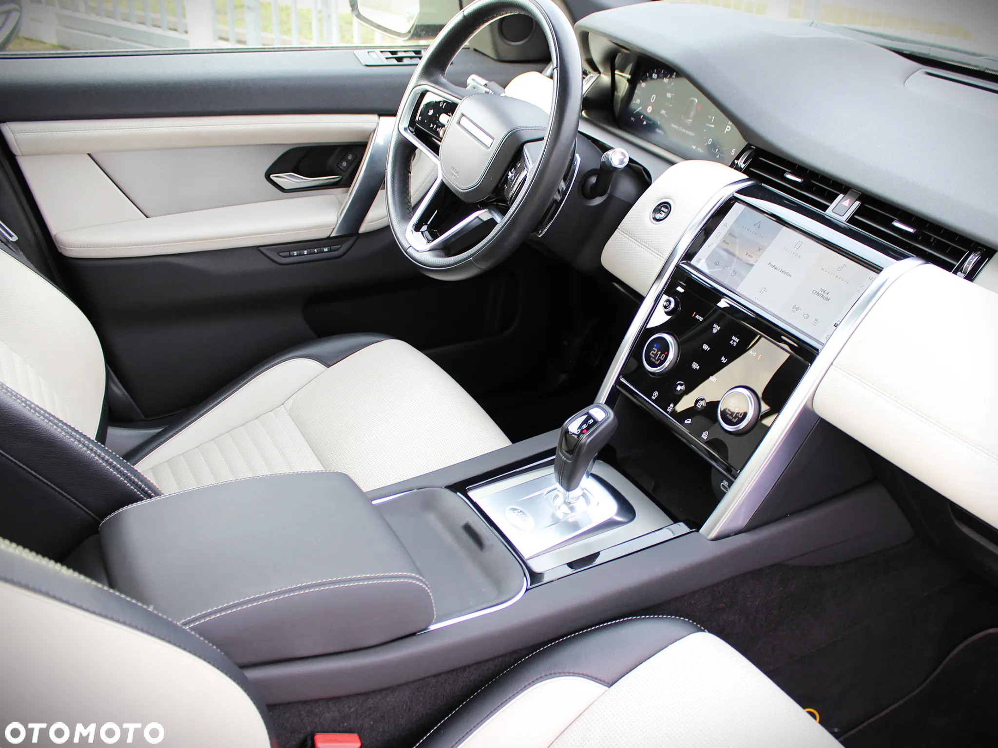 Land Rover Discovery Sport - 23