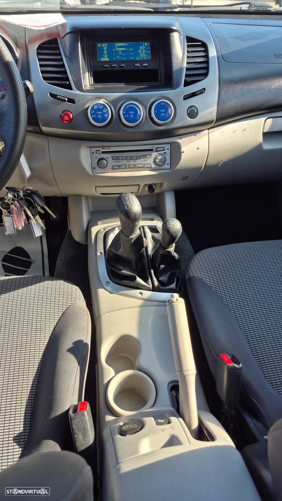 Mitsubishi L200 2.5 TD CD Dakar Full Box - 11