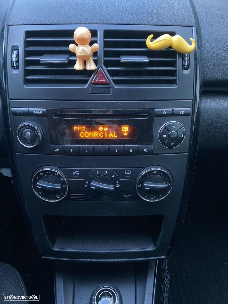 Mercedes-Benz A 150 Elegance Automatic - 25