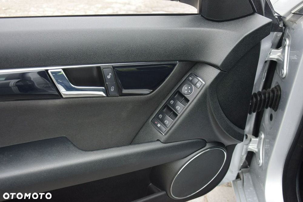 Mercedes-Benz Klasa C 180 Kompressor Automatik Classic - 36