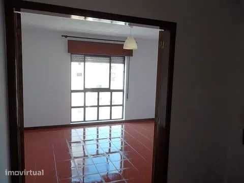 T2 Algueirão - 900 € - permite Apoio  á renda PORTA 65 até 5 anos. - Grande imagem: 3/12