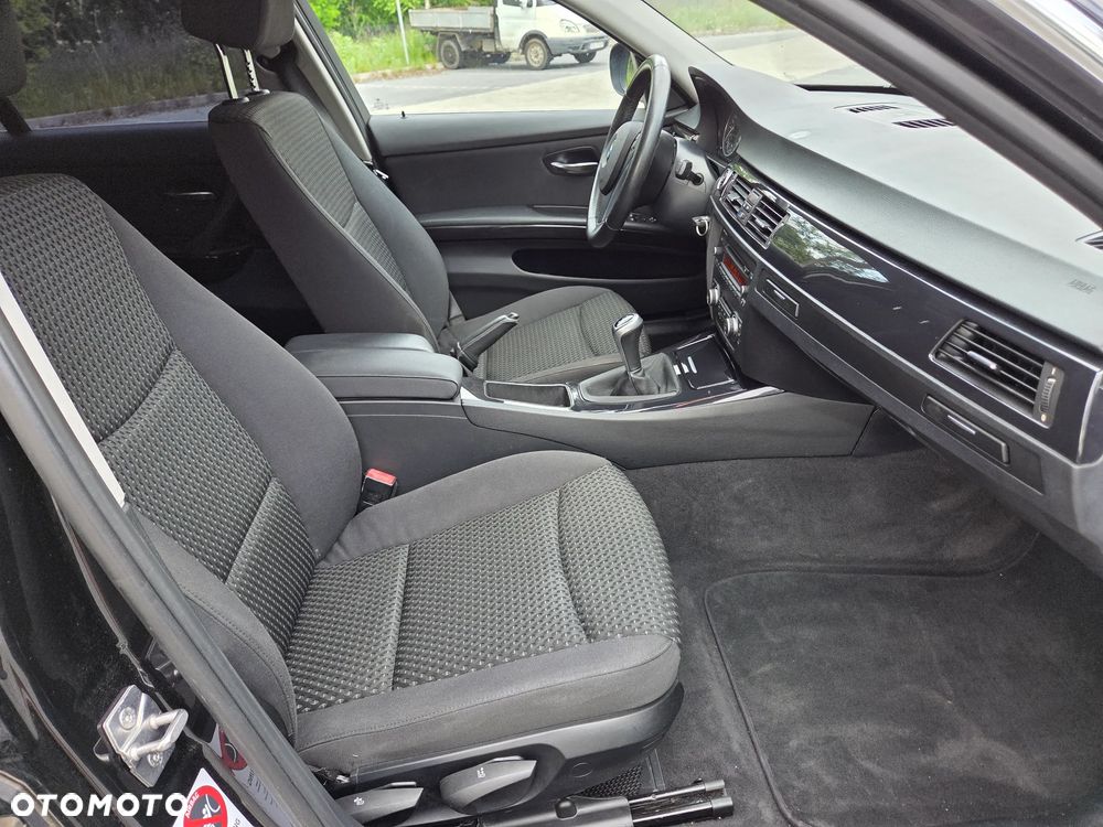 BMW Seria 3 318i - 18