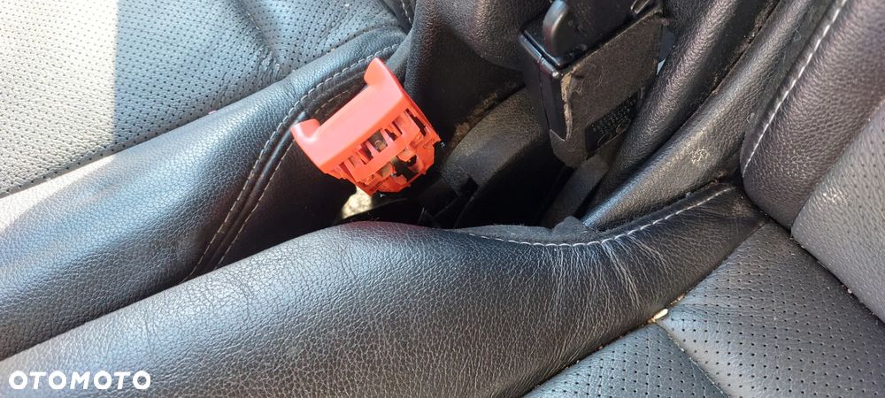 Ford Galaxy 2.2 TDCi Ghia - 32