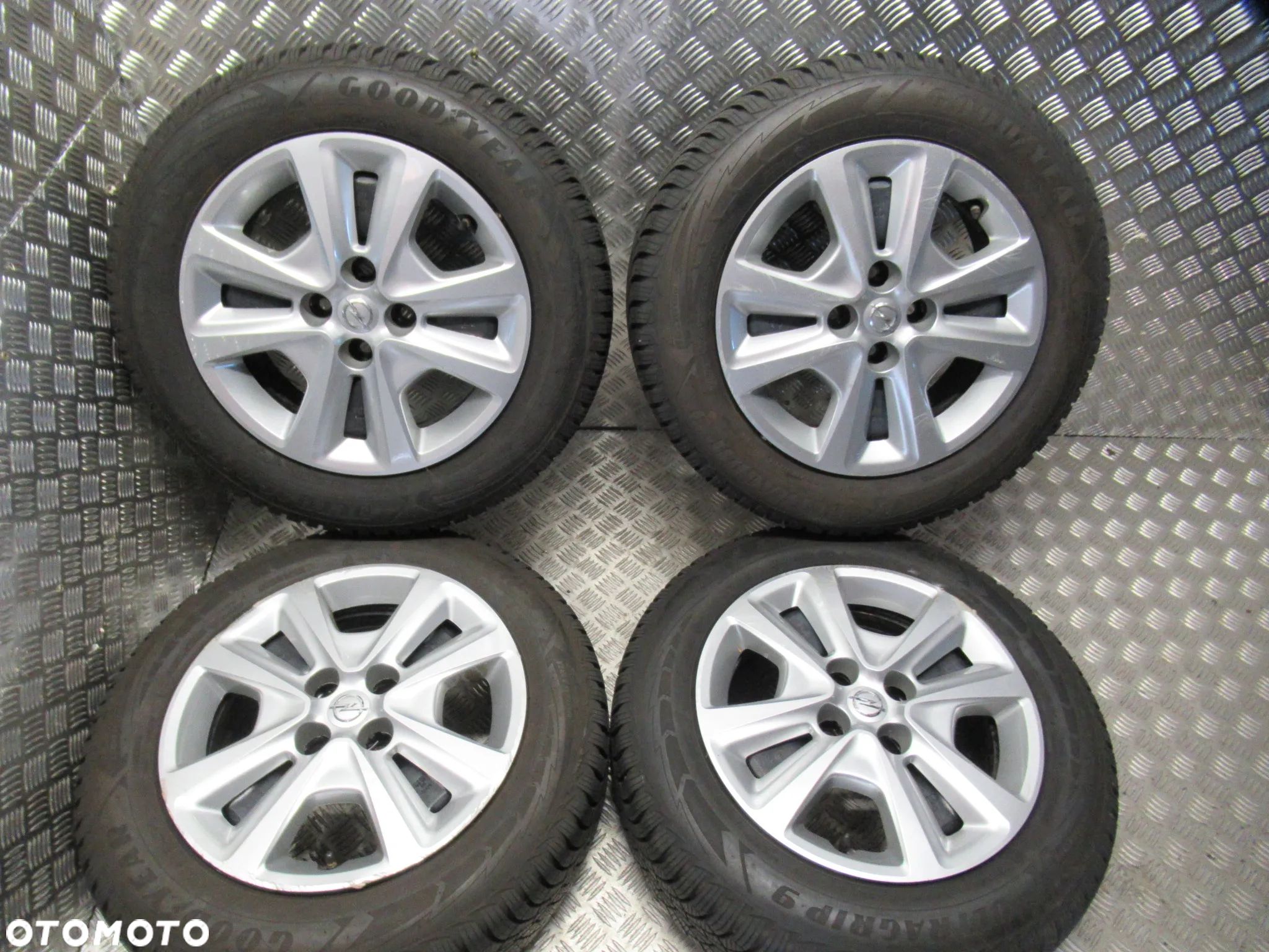 Koła Opel Corsa D E Adam Meriva 6Jx15 et39 4x100 zima 7,5mm CZUJNIKI - 1