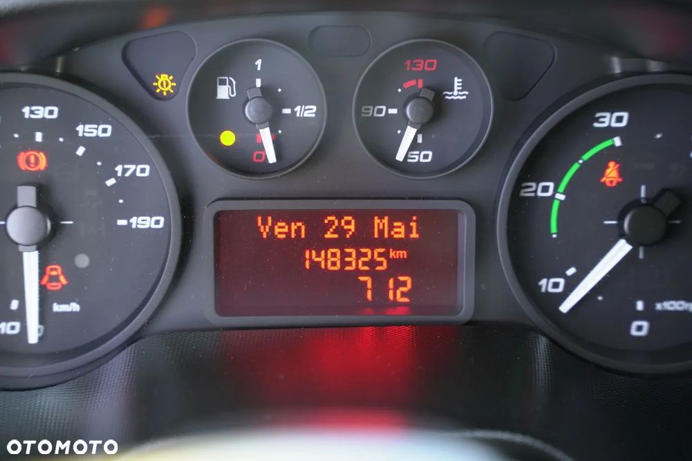 Iveco DAILY 70-150 / CHŁODNIA / AGREGAT THERMO KING V -300 MAX / BLIŹNIAK / WINDA DHOLLANDIA / AUTOMAT / 3 MIEJSCA - 39