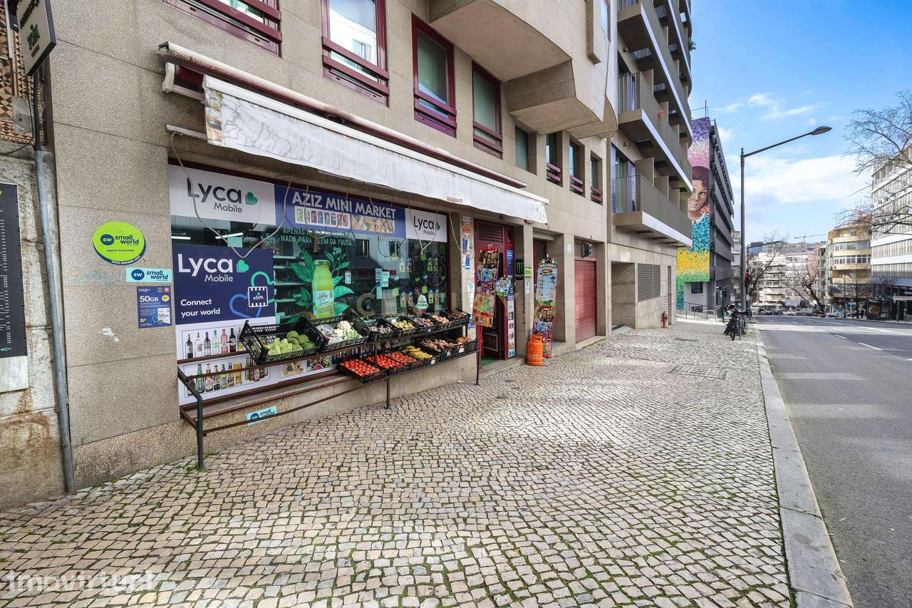Loja com 273 m² terraço e 2 lugares de estacionamento – Zona Marquês d - Grande imagem: 3/26