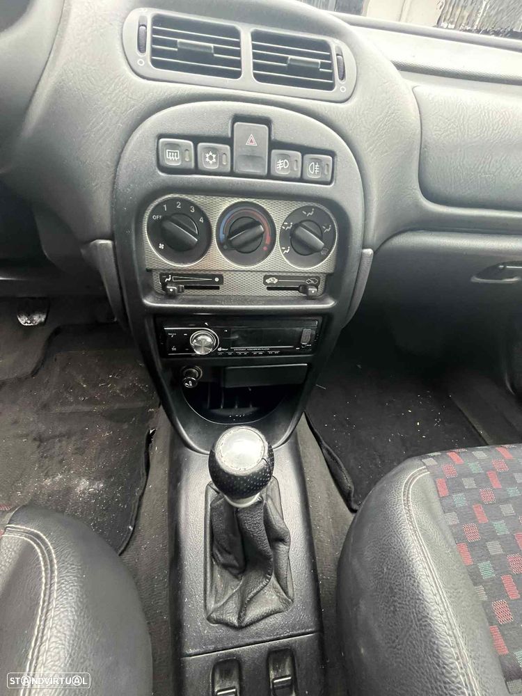 MG ZR 105 — fotografia 9