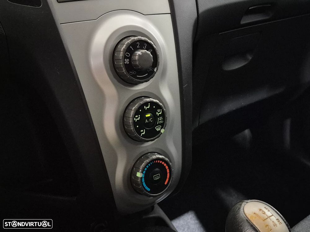 Toyota Yaris 1.0 VVT-i AC - 21