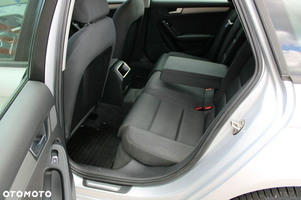 Audi A4 Avant 2.0 TDI DPF Ambiente - 31