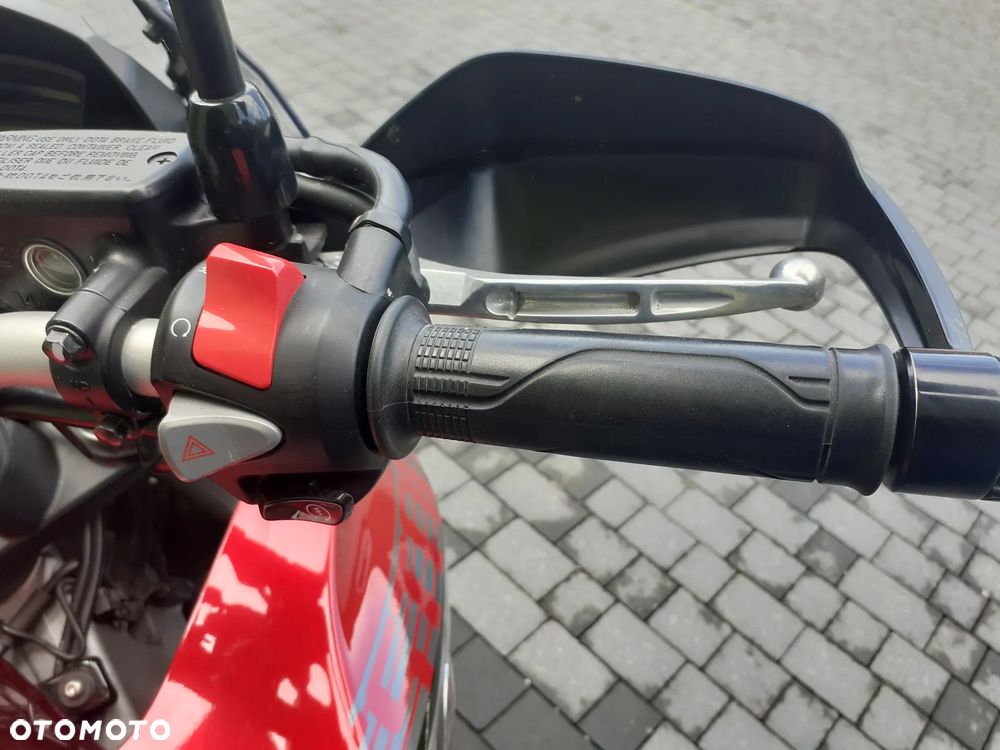 Honda VFR - 16