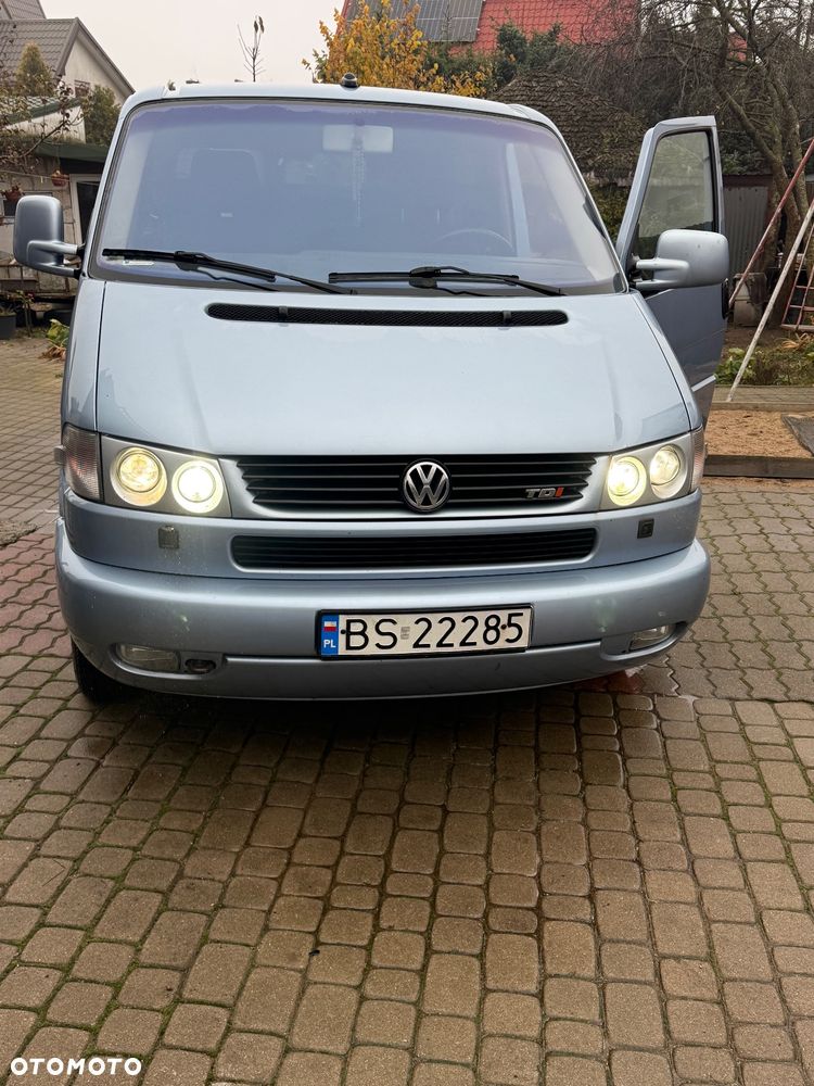 Volkswagen Caravelle - 10