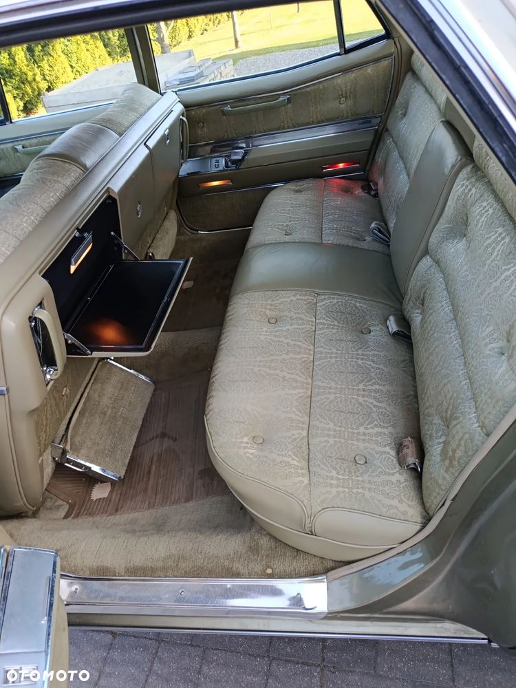 Cadillac Deville - 16