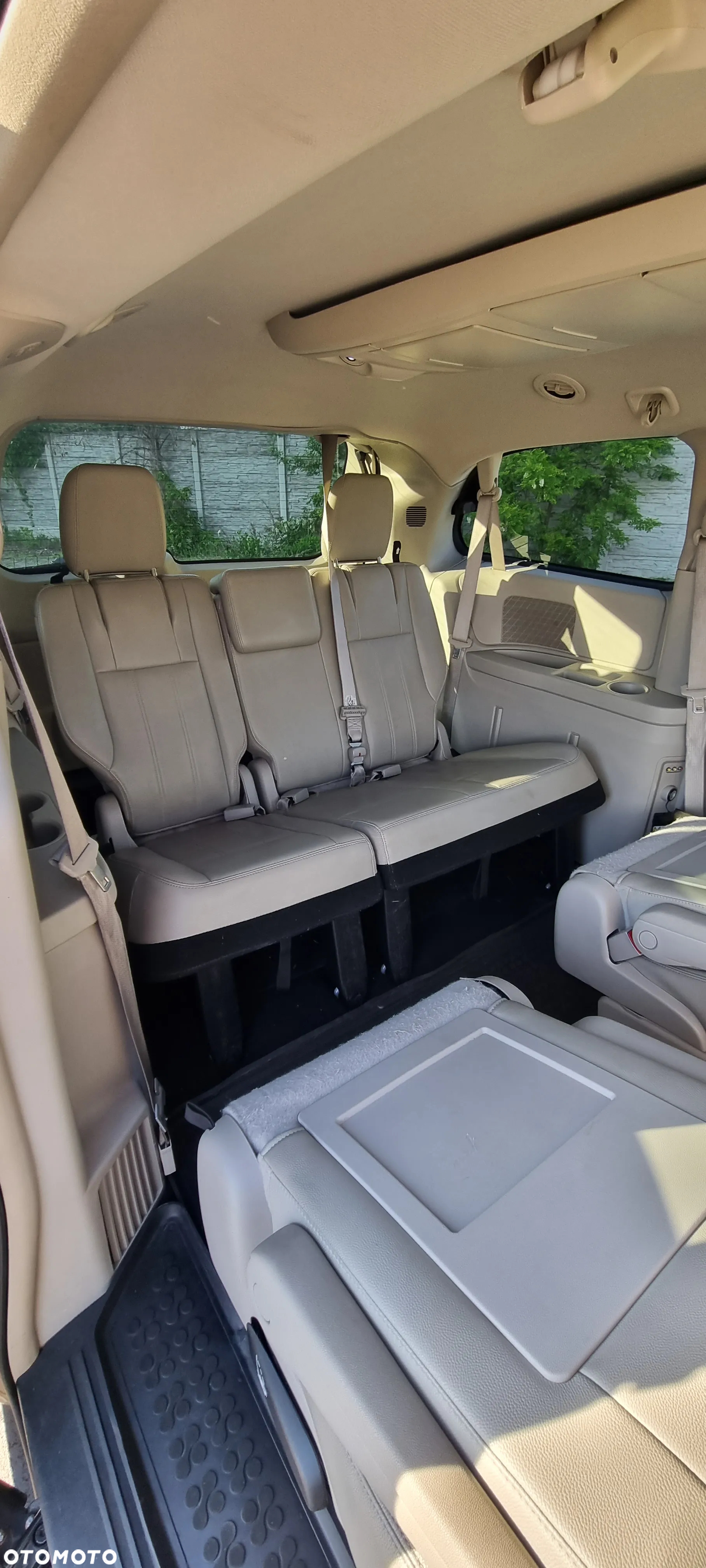 Chrysler Town & Country 3.6 Limited - 13