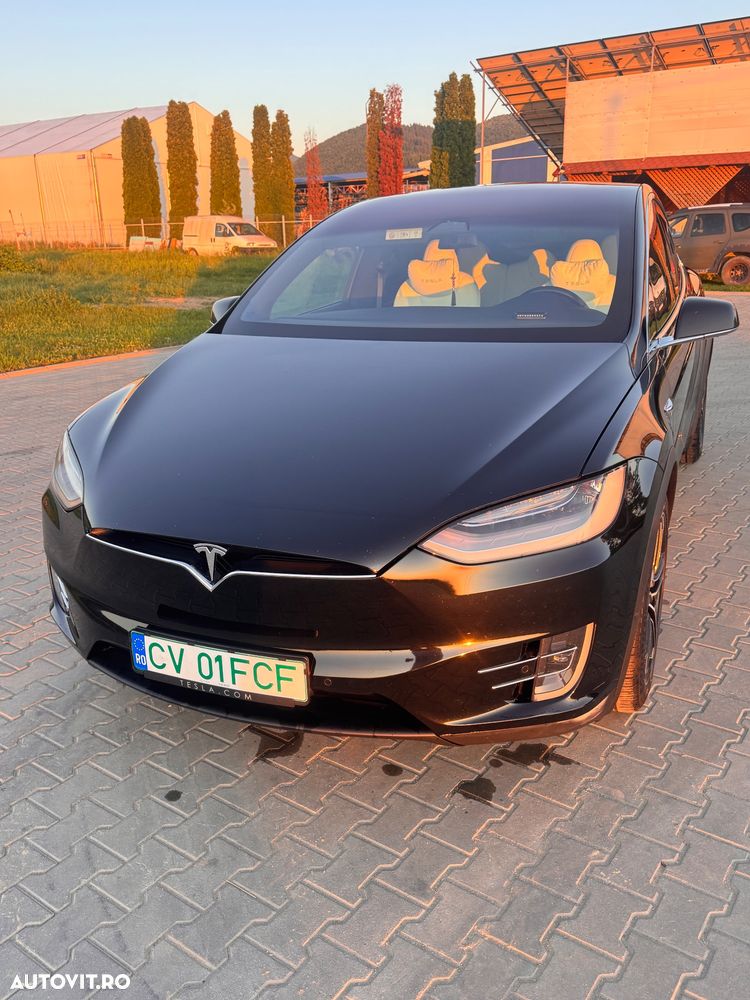 Tesla Model X - 4