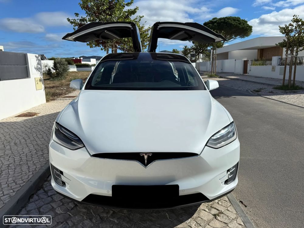 Tesla Model X - 1