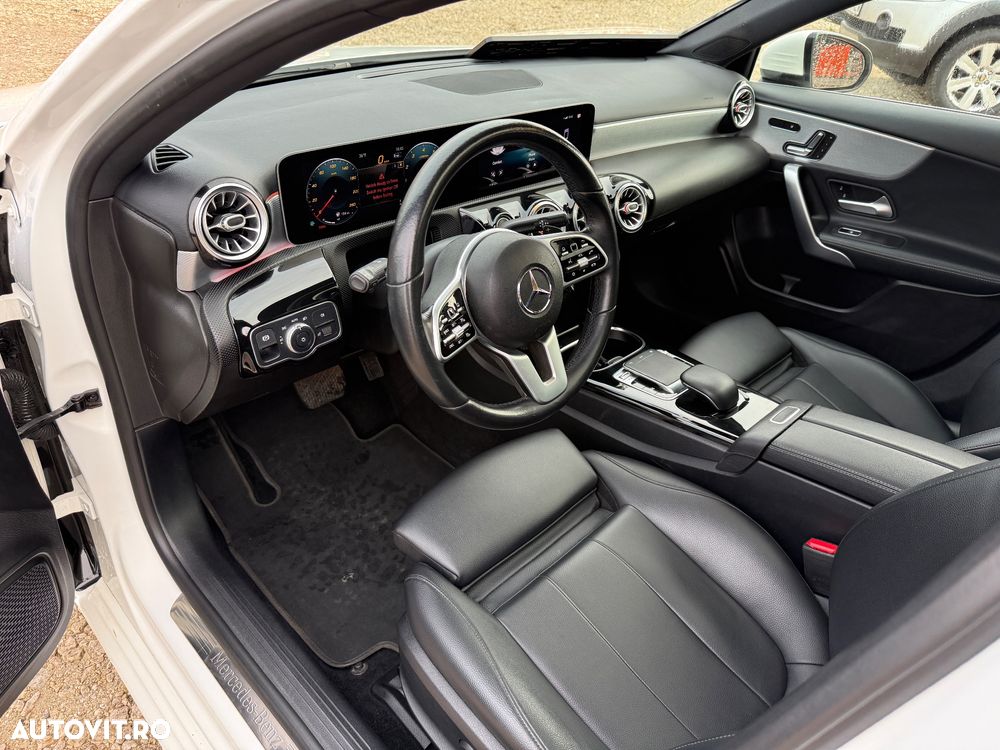 Mercedes-Benz A 220 Sedan 7G-DCT - 23