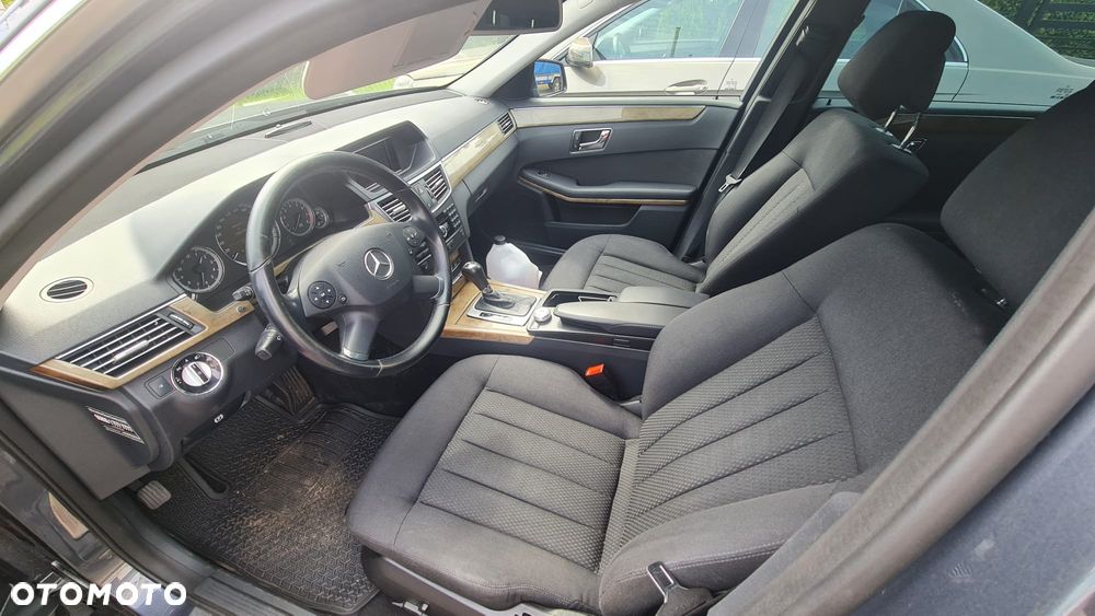 Mercedes-Benz Klasa E 250 CGI BlueEFFICIENCY 7G-TRONIC Avantgarde - 3
