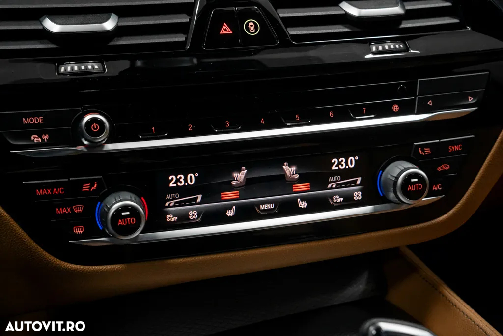 BMW Seria 5 530d xDrive AT - 35