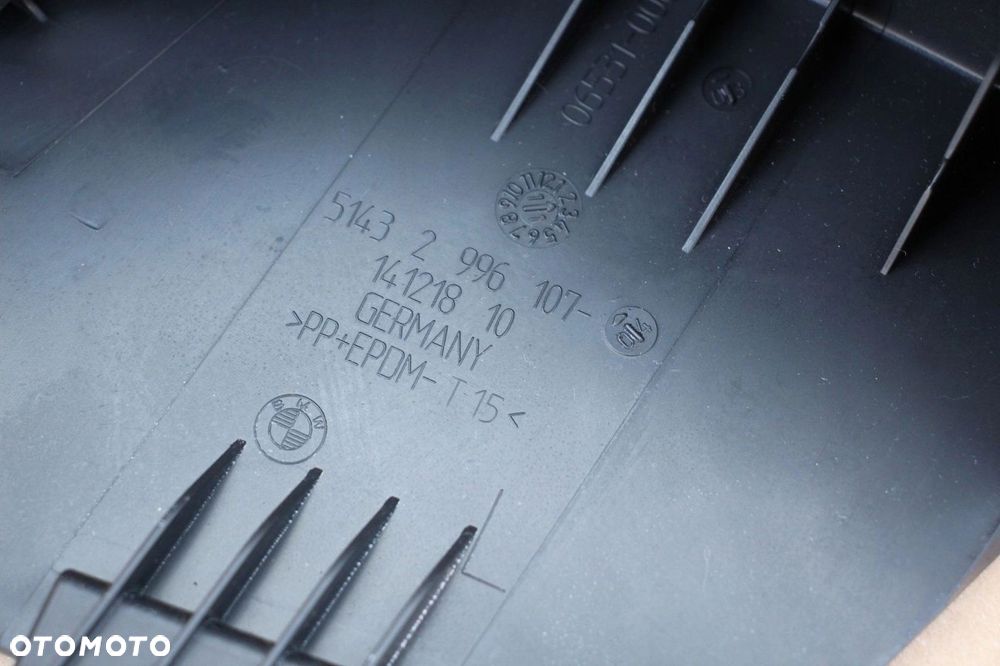 Osłona osłony pasów tył BMW 1 e82 prawy lewy czarne 2996107 2996108 - 3