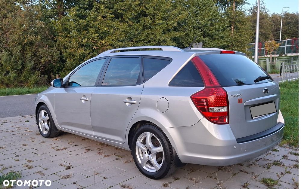 Kia Ceed 2011 photo 3
