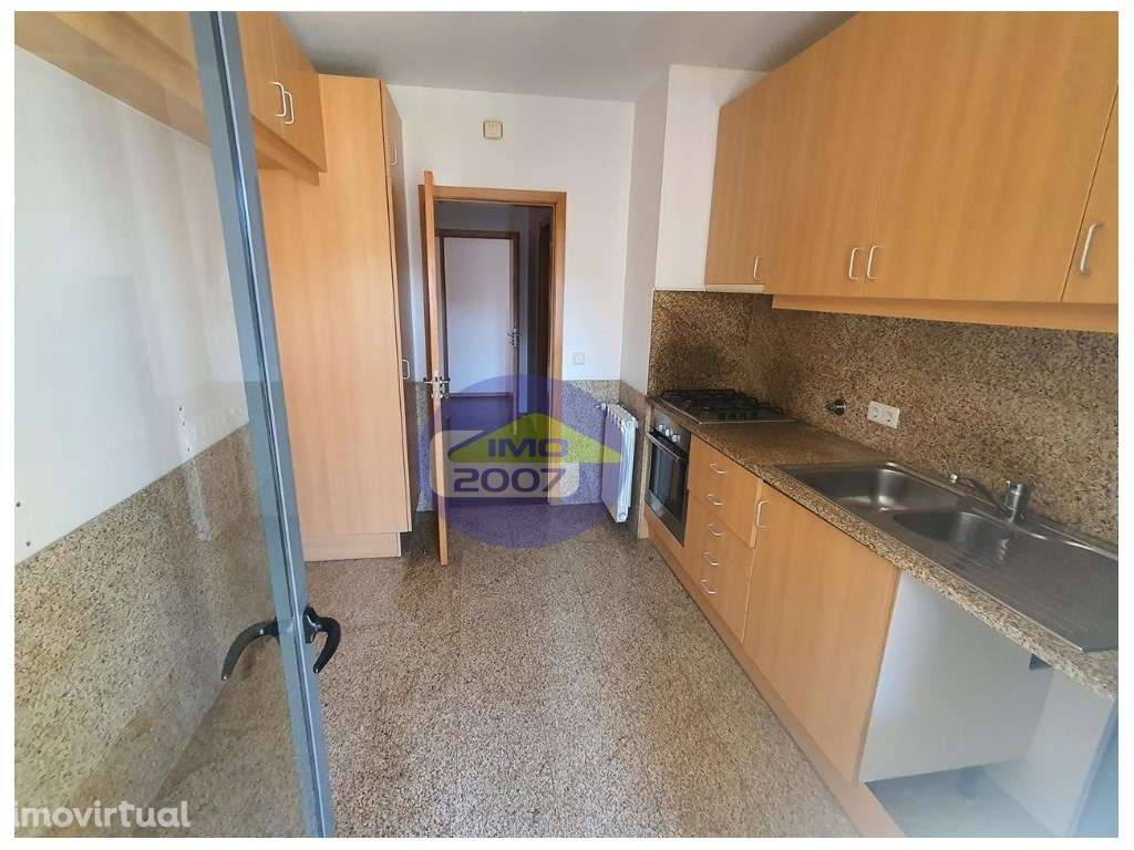 Apartamento T4 em Oliveira do Douro - Grande imagem: 2/22