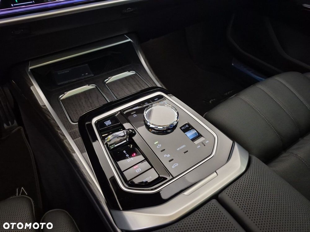 BMW Seria 7 - 17