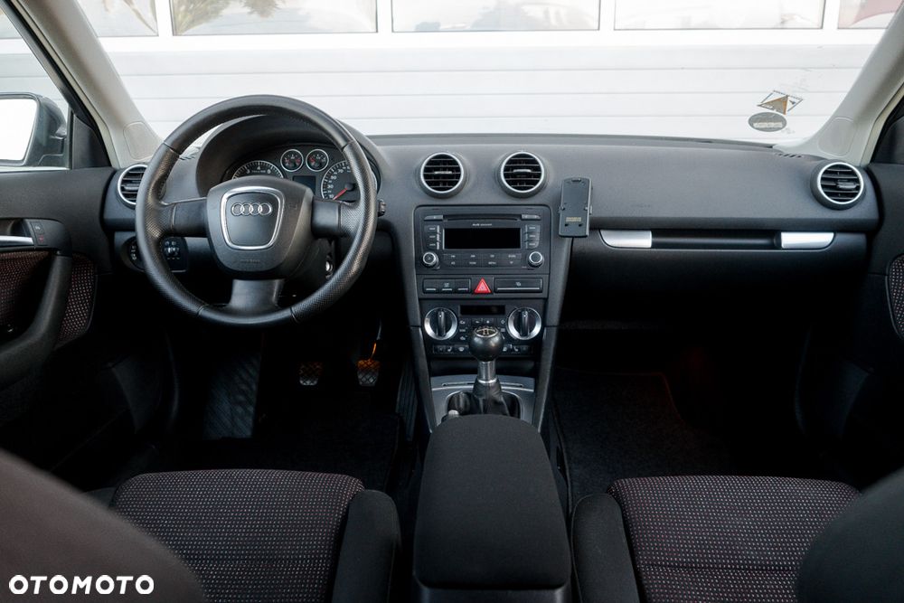 Audi A3 Sportback 1.6 Attraction - 29