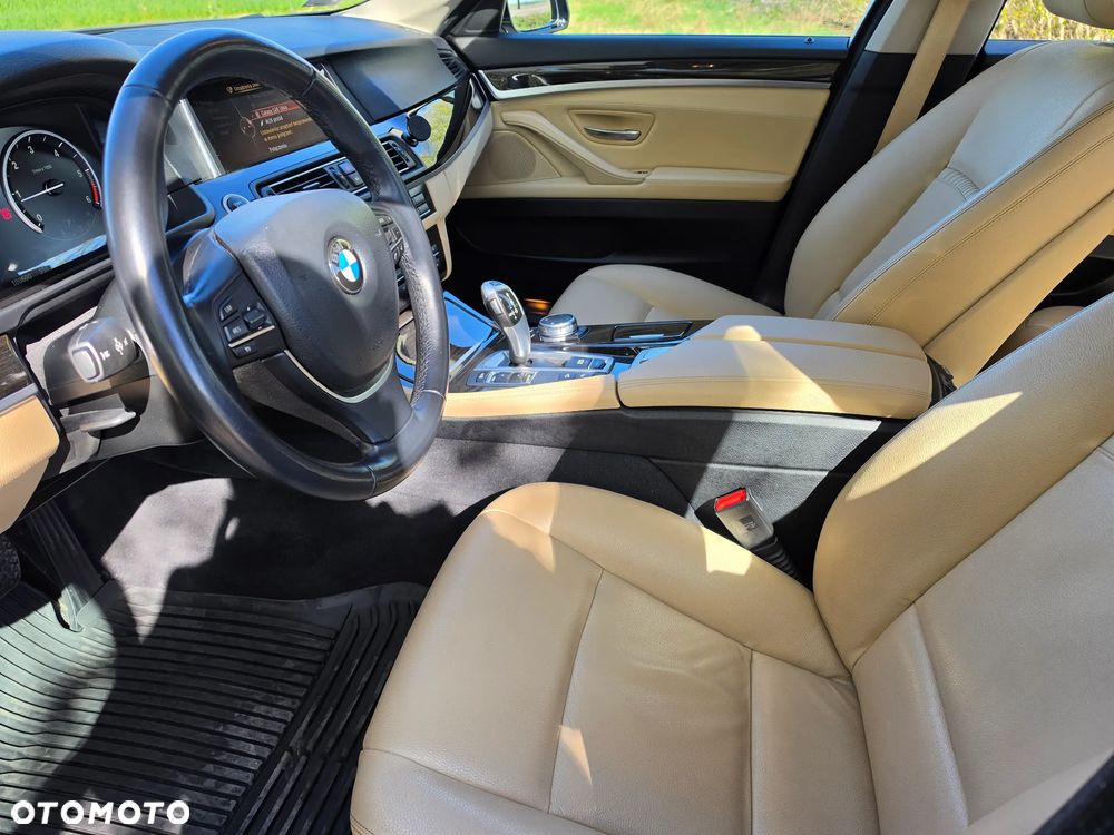 BMW Seria 5 520d xDrive - 11