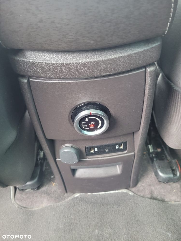Renault Espace 1.6 dCi Energy Initiale Paris EDC 7os - 12