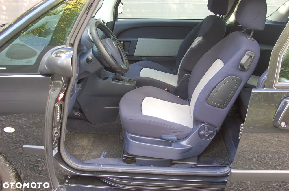 Peugeot 1007 - 36