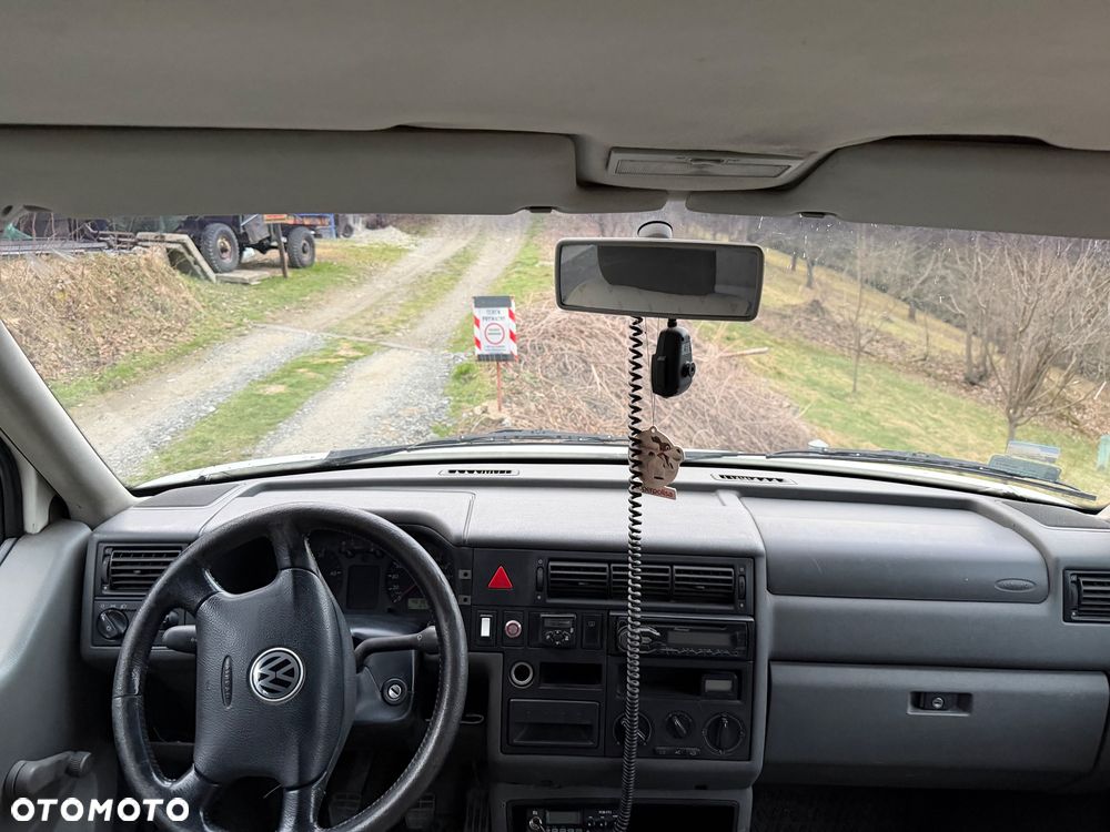 Volkswagen Caravelle - 14