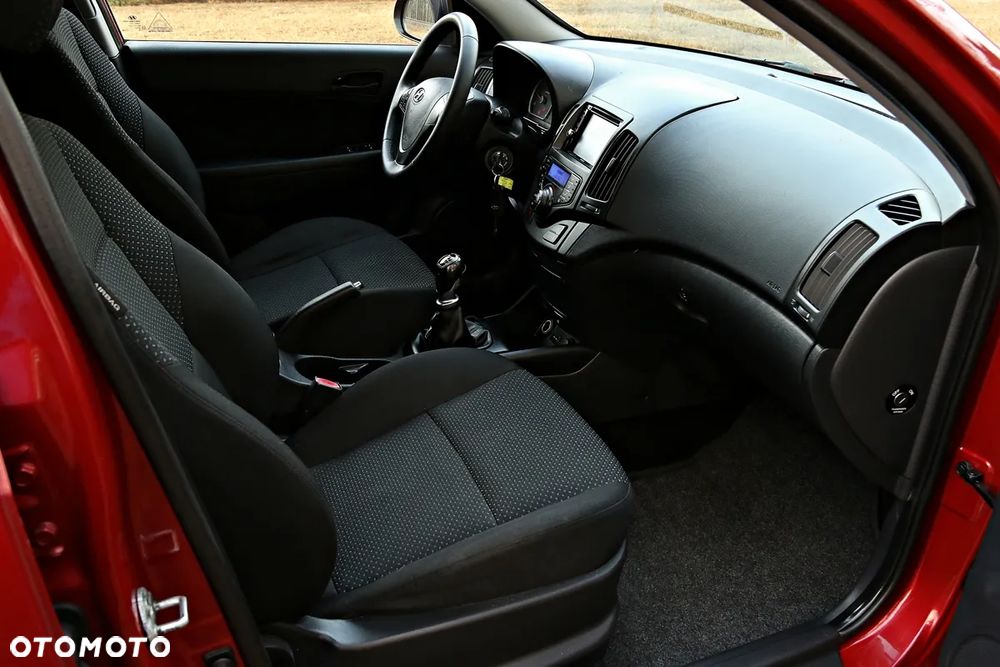 Hyundai i30 blue Kombi 1.6 CRDi Trend - 6